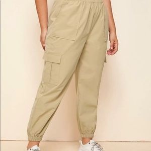 Super cute khaki joggers size 3x, never been worn!